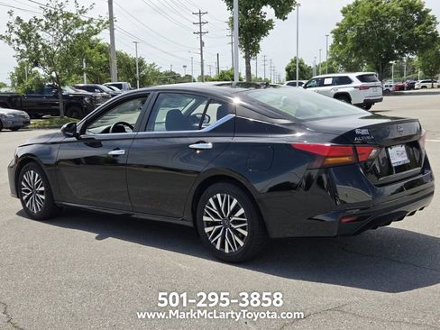 Used 2025 Nissan Altima 2.5 SV FWD image 3