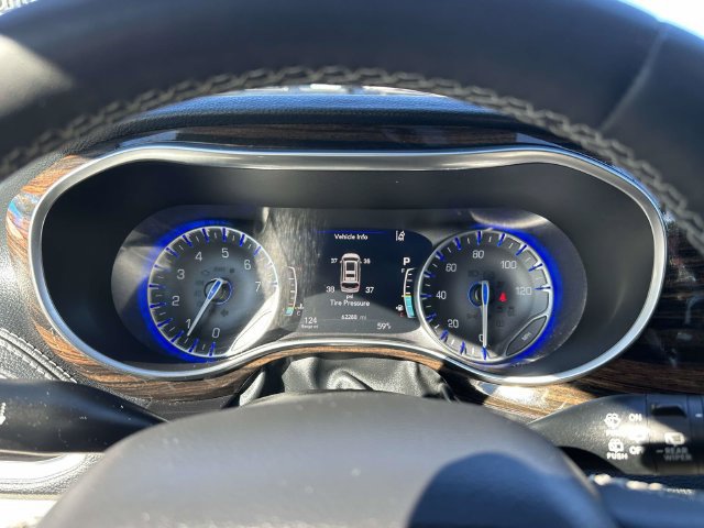 Used 2023 Chrysler Pacifica Limited FWD image 14