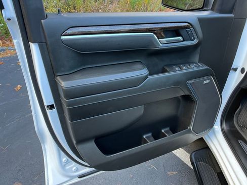 Used 2025 GMC Sierra 1500 Elevation image 11