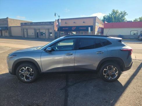 New 2025 Chevrolet Trax LT w/ Driver Confidence Package image 6