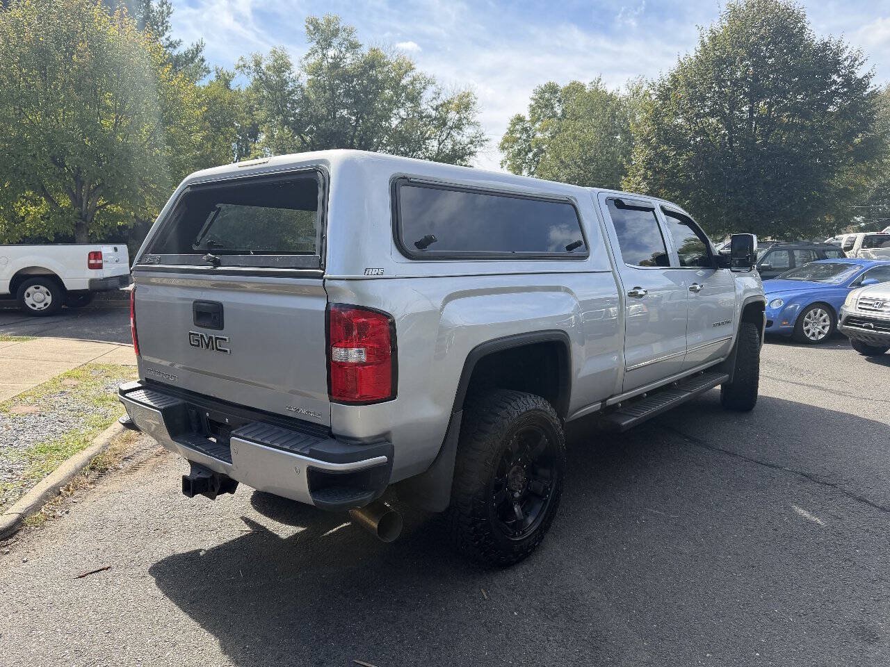 Used 2018 GMC Sierra 2500 Denali w/ Duramax Plus Package AWD/4WD image 7