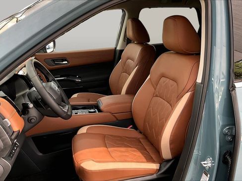 New 2026 Nissan Pathfinder Platinum AWD/4WD image 9