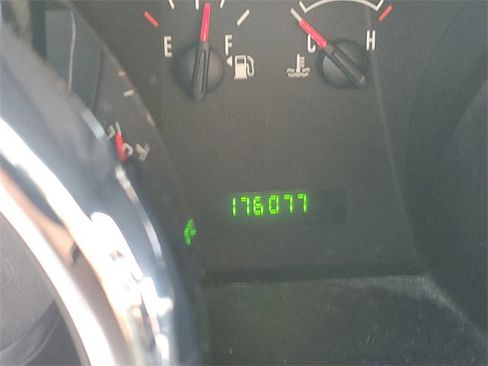 Used 2005 Ford Mustang Deluxe image 16