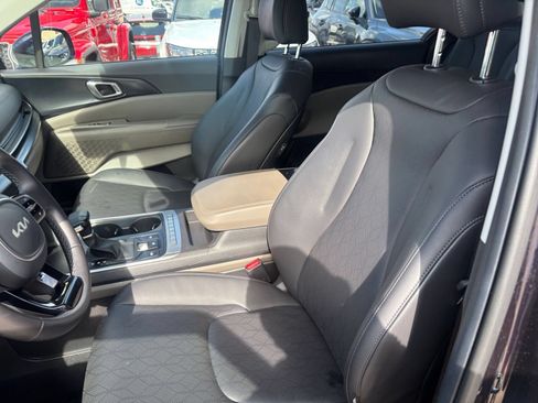 Used 2026 Kia Carnival FWD image 37