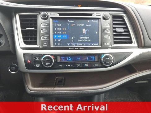 Used 2018 Toyota Highlander Limited w/ Protection Package #3 image 4
