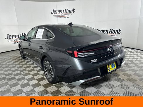 Used 2025 Hyundai Sonata Limited FWD image 9
