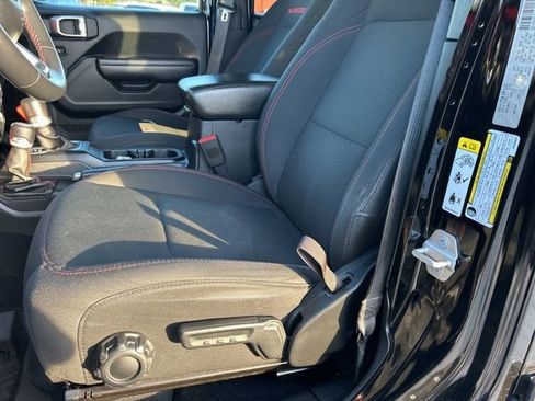 Used 2018 Jeep Wrangler Unlimited Rubicon image 13