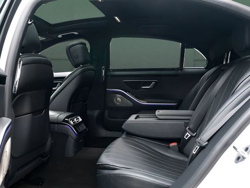 Used 2022 Mercedes-Benz S 500 4MATIC w/ AMG Line Package image 30