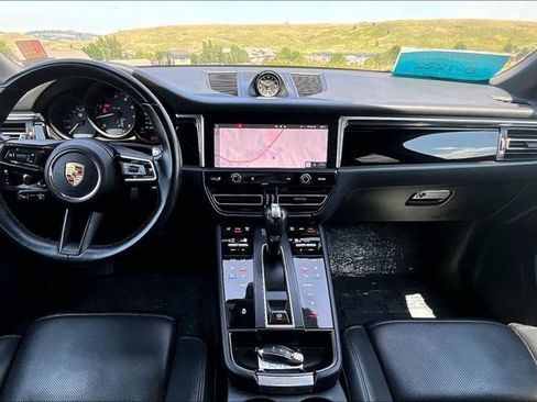 Used 2024 Porsche Macan AWD/4WD image 7