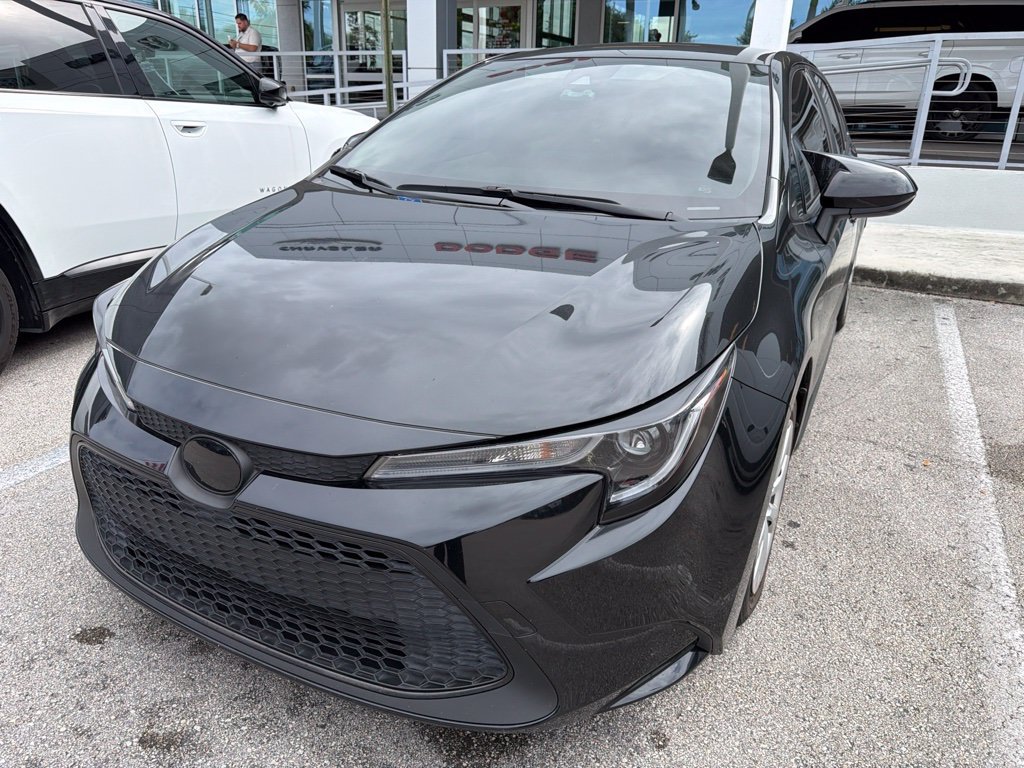 Used 2021 Toyota Corolla LE FWD image 2