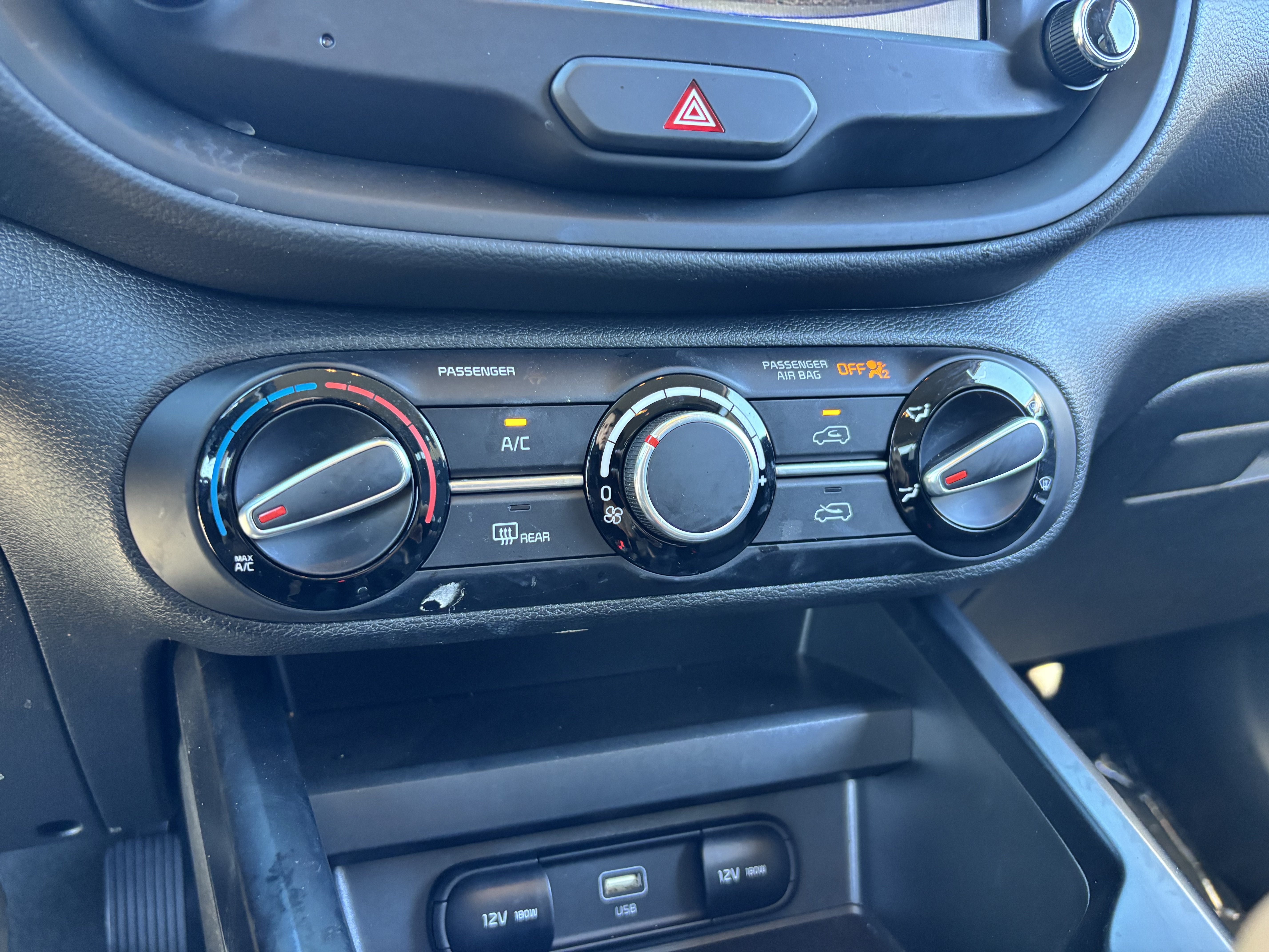 Certified 2025 Kia Soul LX w/ LX Technology Package FWD image 22