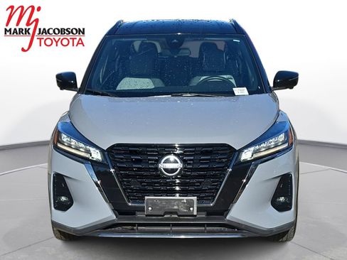 Used 2023 Nissan Kicks SR w/ SR Premium Package image 3