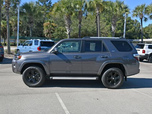 Used 2023 Toyota 4Runner SR5 Premium image 5