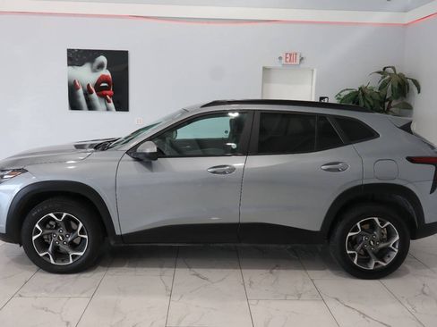 Used 2024 Chevrolet Trax LT FWD image 6