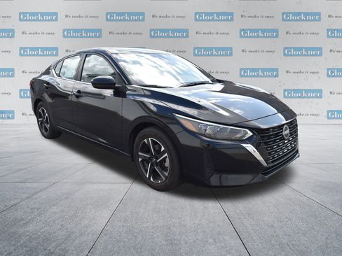 Used 2025 Nissan Sentra SV image 3