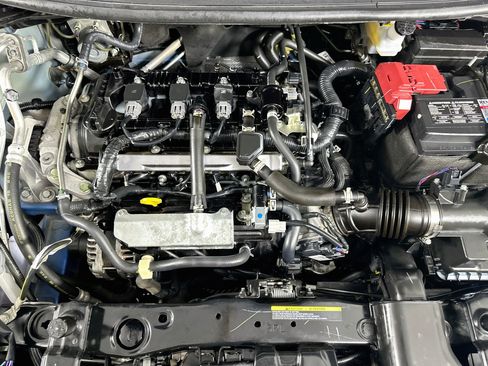 Used 2024 Nissan Versa SR FWD image 29