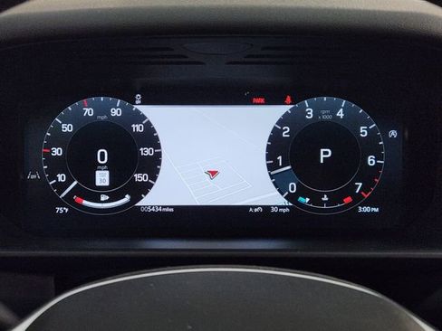 Used 2025 Land Rover Discovery S image 15