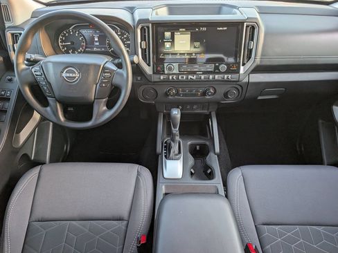 Used 2025 Nissan Frontier SV RWD image 7