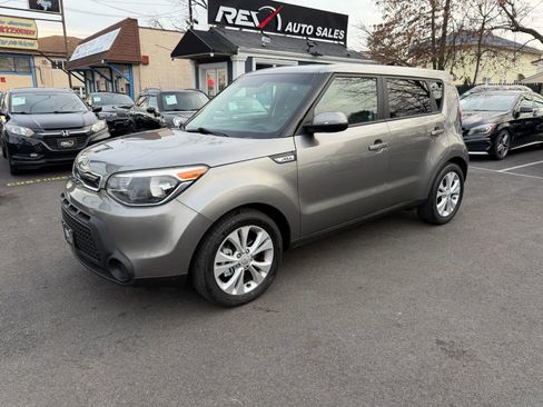 Used 2014 Kia Soul + image 1