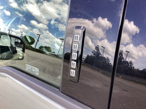 Used 2019 Ford F150 Lariat image 13