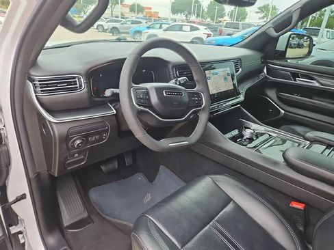 Used 2022 Jeep Wagoneer Series I w/ Premium Group I AWD/4WD image 10