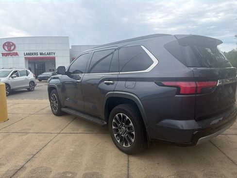 Used 2023 Toyota Sequoia Limited w/ Tow Technology Package AWD/4WD image 4