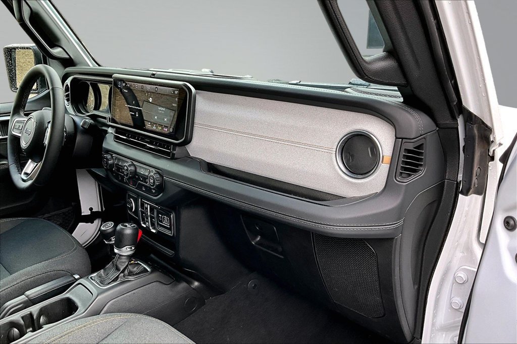 Used 2026 Jeep Wrangler Unlimited Sahara AWD/4WD image 17