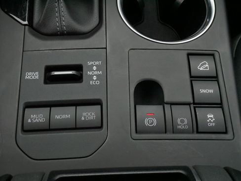 Certified 2024 Toyota Highlander LE AWD/4WD image 25