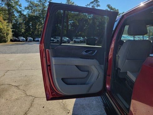Used 2021 Chevrolet Suburban LT w/ LT Signature Package RWD image 31