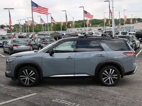 Certified 2024 Nissan Pathfinder Platinum AWD/4WD image 2