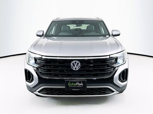 Used 2025 Volkswagen Atlas Cross Sport SE image 2
