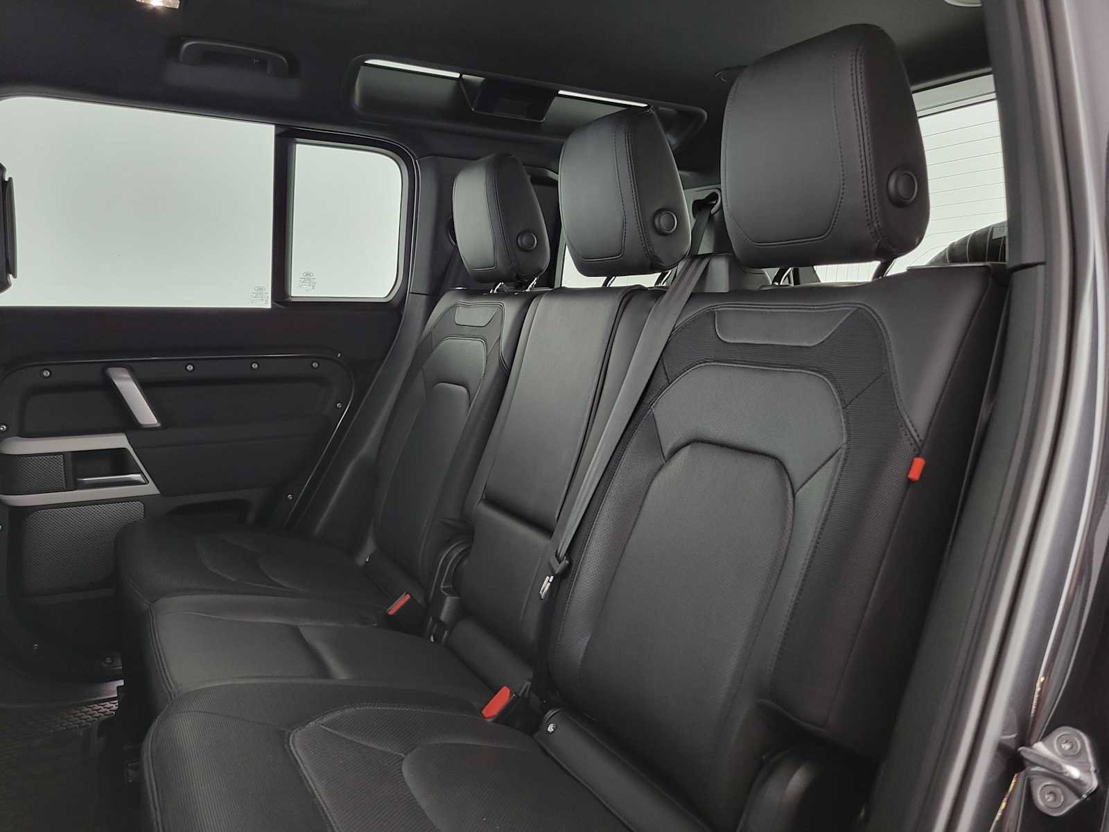 Used 2023 Land Rover Defender 110 X-Dynamic SE AWD/4WD image 17