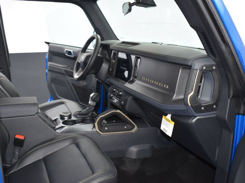 New 2025 Ford Bronco Badlands w/ Sasquatch Package AWD/4WD image 16