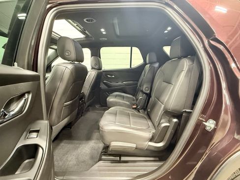 Used 2023 Chevrolet Traverse LT w/ LT Premium Package AWD/4WD image 30