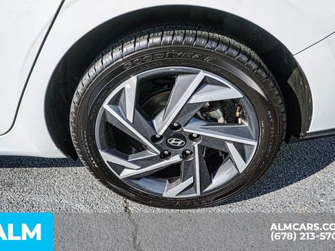 Used 2024 Hyundai Elantra Limited FWD image 17