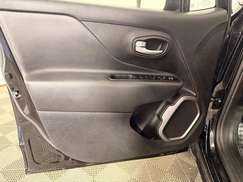 Certified 2023 Jeep Renegade Latitude image 14