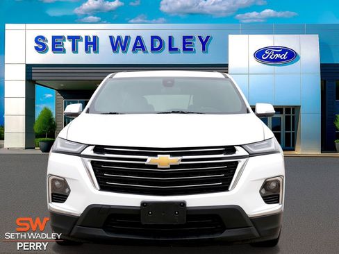 Used 2023 Chevrolet Traverse LT image 2
