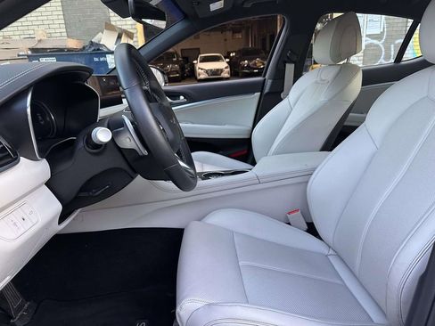 Used 2025 Genesis G70 2.5T AWD/4WD image 16
