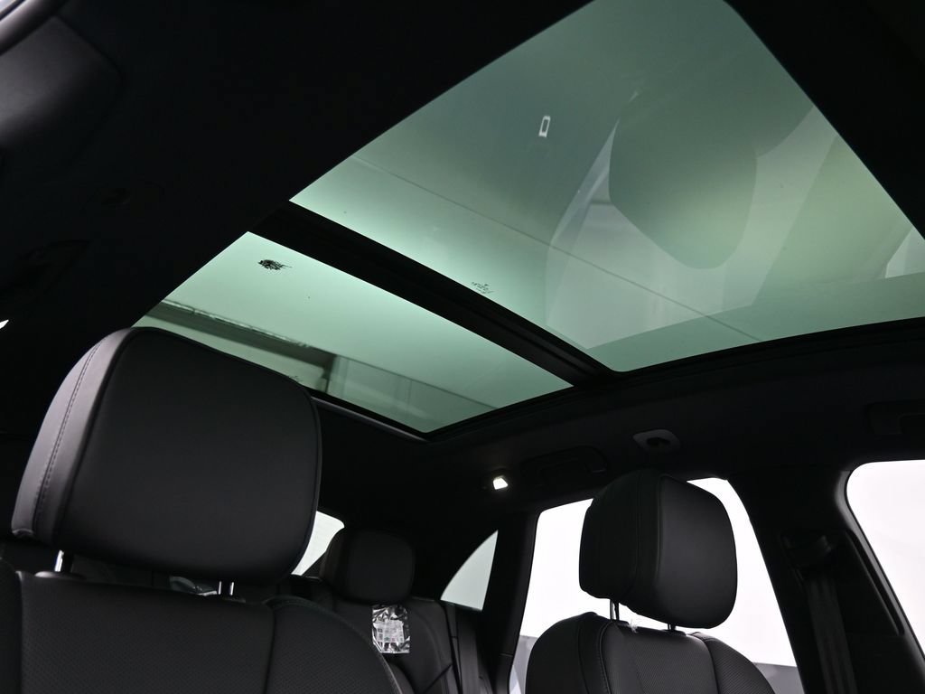 Certified 2026 Porsche Macan AWD/4WD image 18