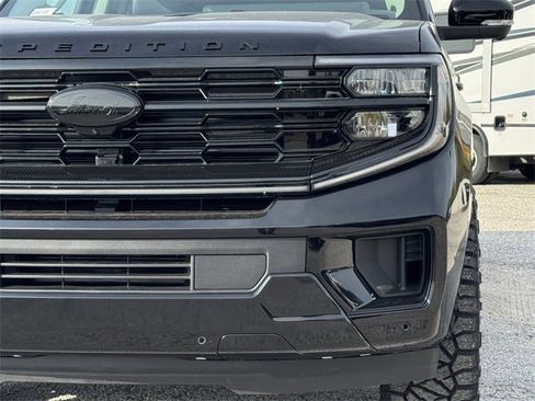 New 2025 Ford Expedition Max Platinum w/ Driver's Package image 9