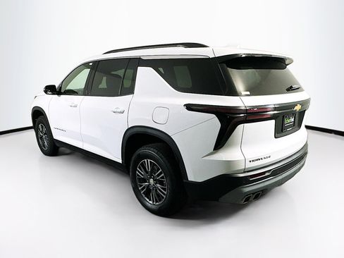 Used 2025 Chevrolet Traverse LT FWD image 5