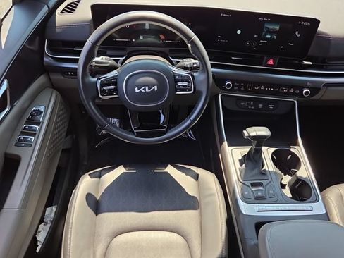 Used 2025 Kia Carnival FWD image 15