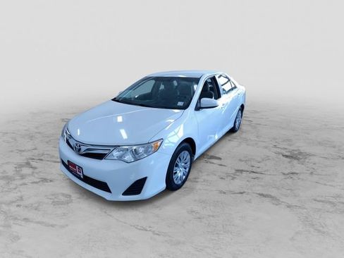 Used 2014 Toyota Camry LE image 6