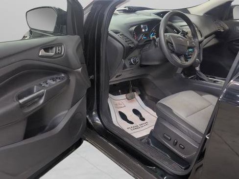 Used 2017 Ford Escape SE image 2