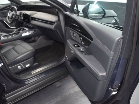 Certified 2024 Lincoln Nautilus Reserve w/ Equipment Group 202A image 17