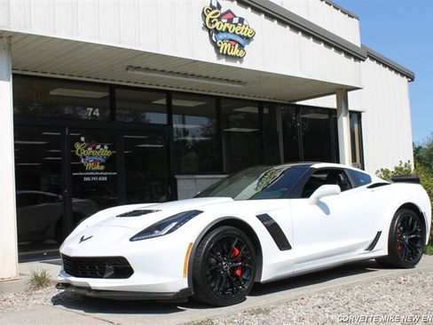 Used 2015 Chevrolet Corvette Z06 w/ 3LZ Preferred Equipment Group RWD image 1