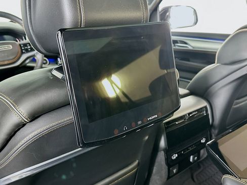 Used 2023 Jeep Grand Wagoneer L Series III w/ Rear Seat Video Group 1 AWD/4WD image 34