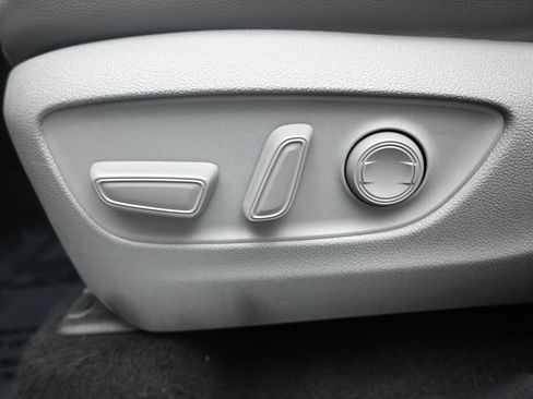 Used 2021 Toyota Highlander Limited image 10