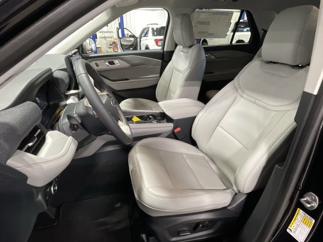 Used 2026 Ford Explorer Active w/ Active Comfort Package AWD/4WD image 17