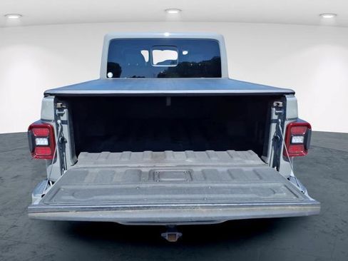 Used 2023 Jeep Gladiator Overland AWD/4WD image 11